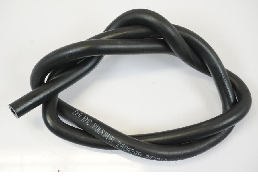 Snett uppifrån på Vattenkyl Slang Set från en Triumph Trident -2021 motorcykel.