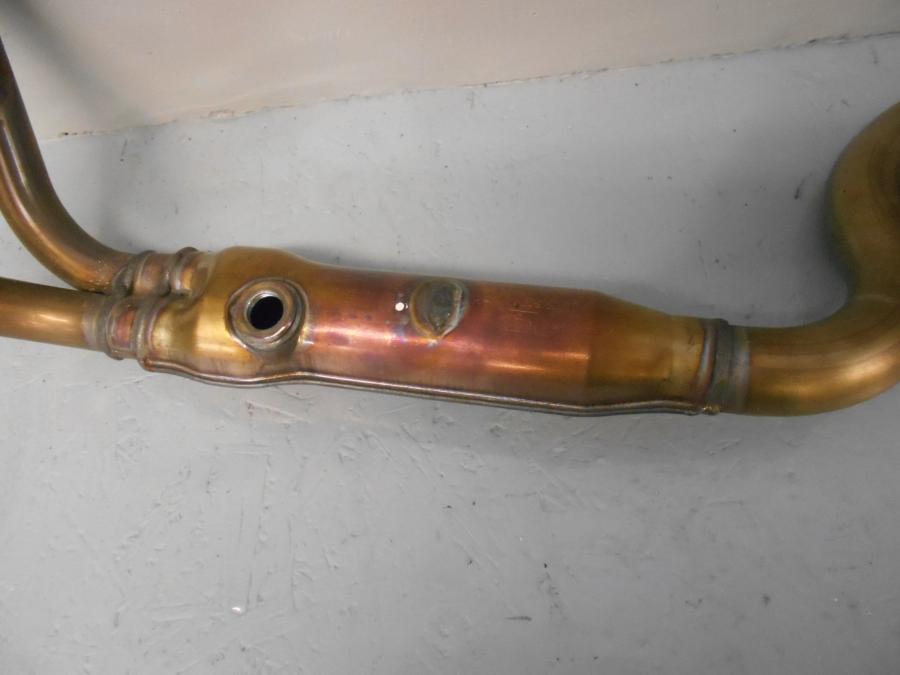 Höger sida på Grenrör från en Kawasaki Ninja 300 -2014 motorcykel.