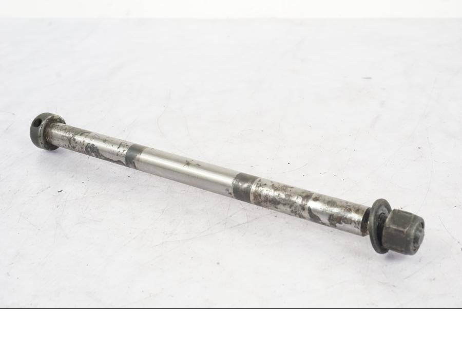 Framsidan på Axel från en Suzuki GSX 550 EF -1985 motorcykel.