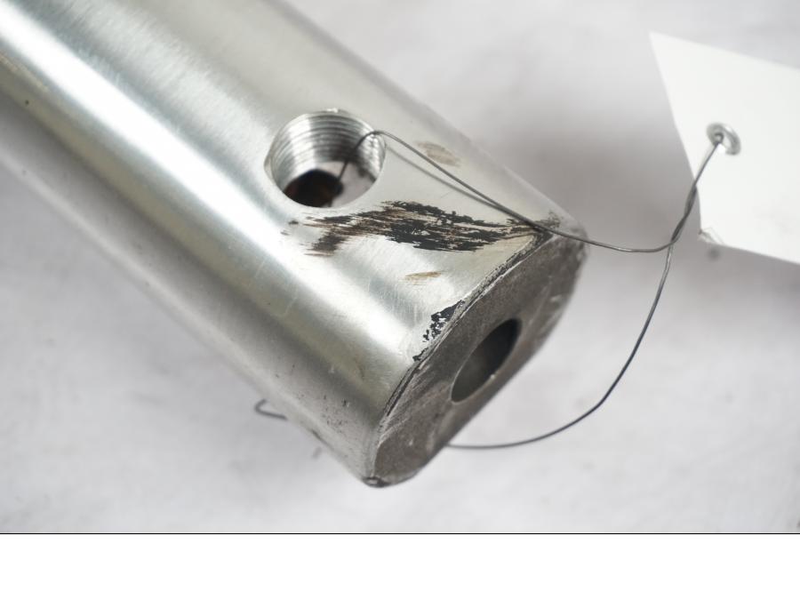 Snett nerifrån på Gaffelben från en Honda VT 600 C -1998 motorcykel.