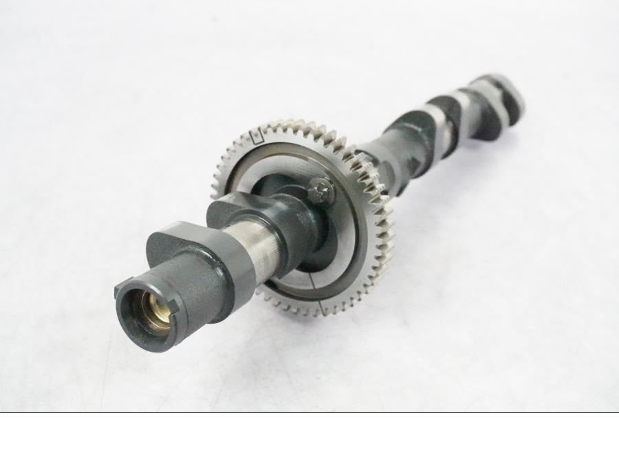 Baksidan på Kamaxel från en BMW K 1200 S -2005 motorcykel.