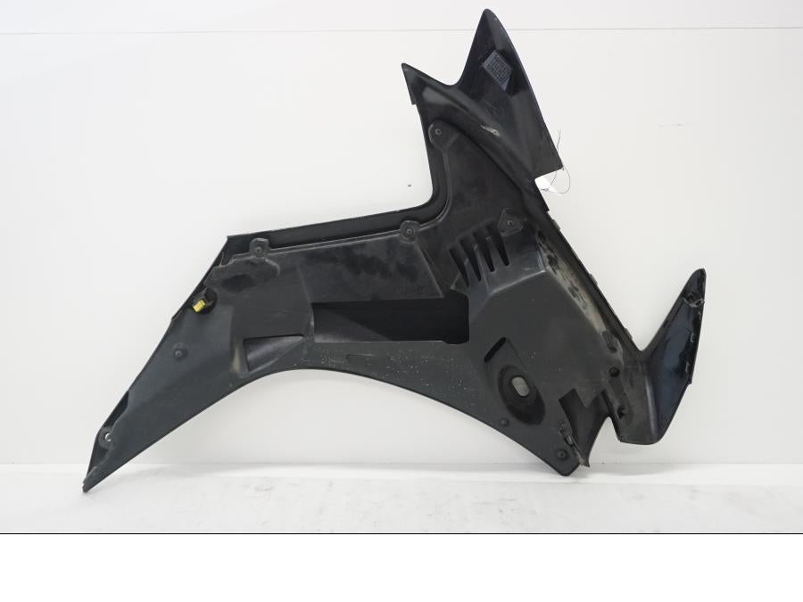 Baksidan på Sidkåpa från en Honda CBR 500 R -2013 motorcykel.