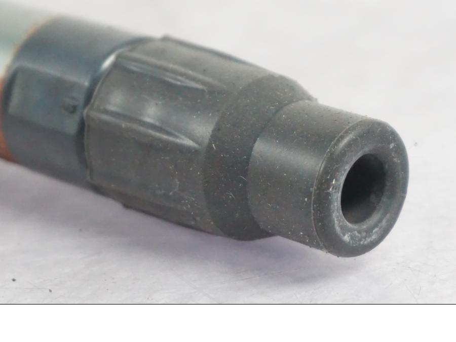 Vänster sida på Tändspole från en KTM 1290 Super Duke -2019 motorcykel.