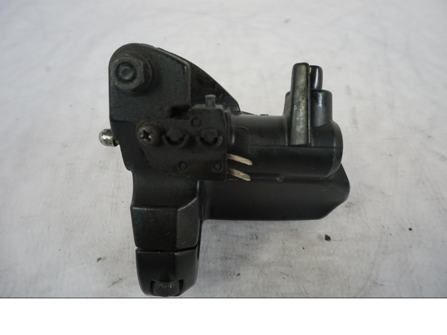 Snett nerifrån på Bromshuvudcylinder från en Kawasaki ER-6F -2010 motorcykel.