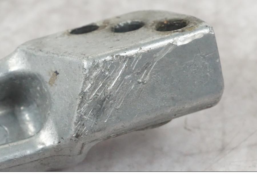 Snett nerifrån på Fotpinne från en Kawasaki ZX-6R -2006 motorcykel.