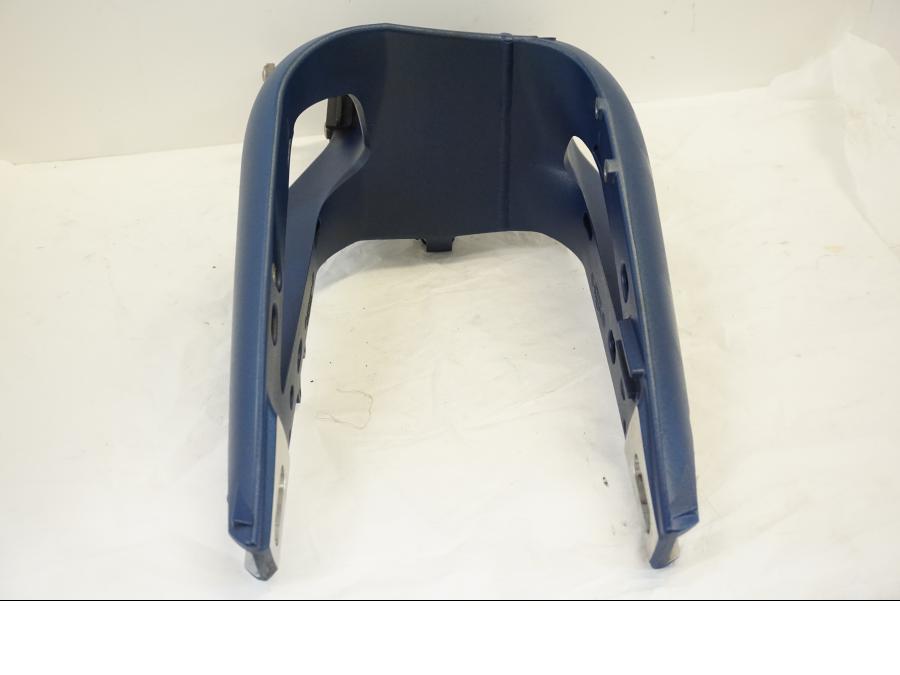 Snett nerifrån på Sving från en Triumph Daytona 675 -2010 motorcykel.