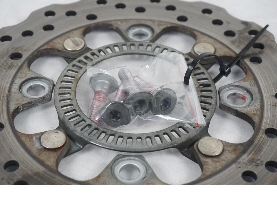 Höger sida på Bromsskiva från en Kawasaki ER-6N ABS -2010 motorcykel.