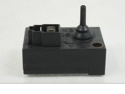 Snett uppifrån på Boostsensor från en Yamaha XV 1100 -1993 motorcykel.