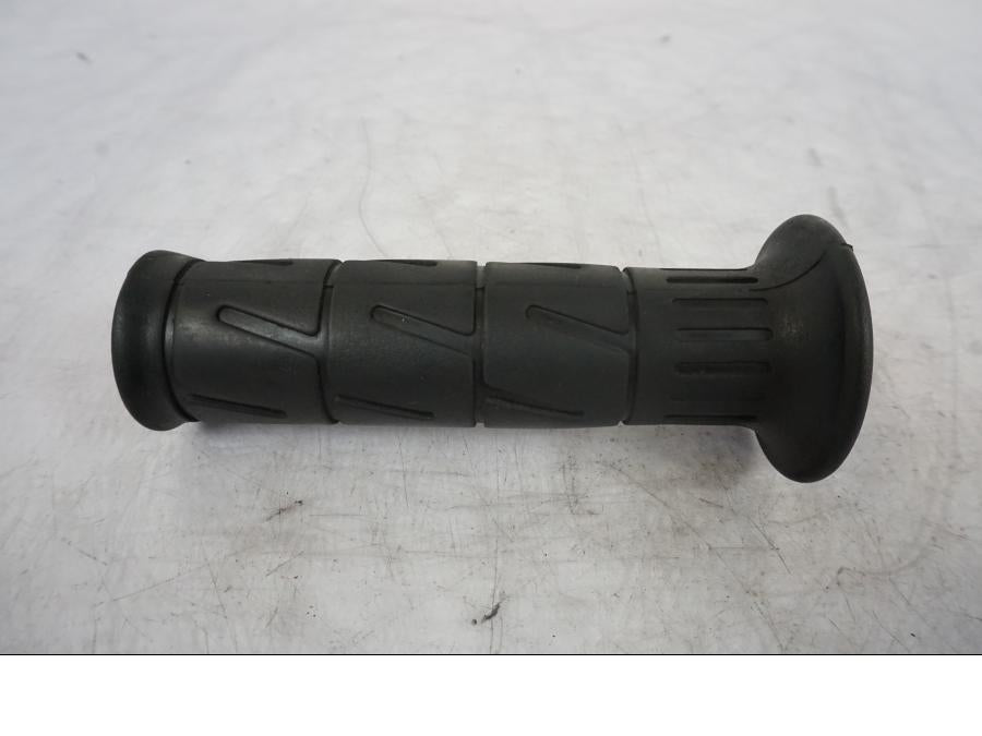 Baksidan på Handtag från en Kawasaki ER-6F -2010 motorcykel.