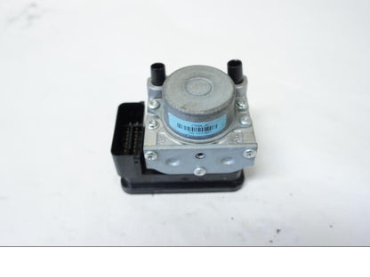 Vänster sida på ABS Modulator från en Kawasaki Z 800 -2013 motorcykel.