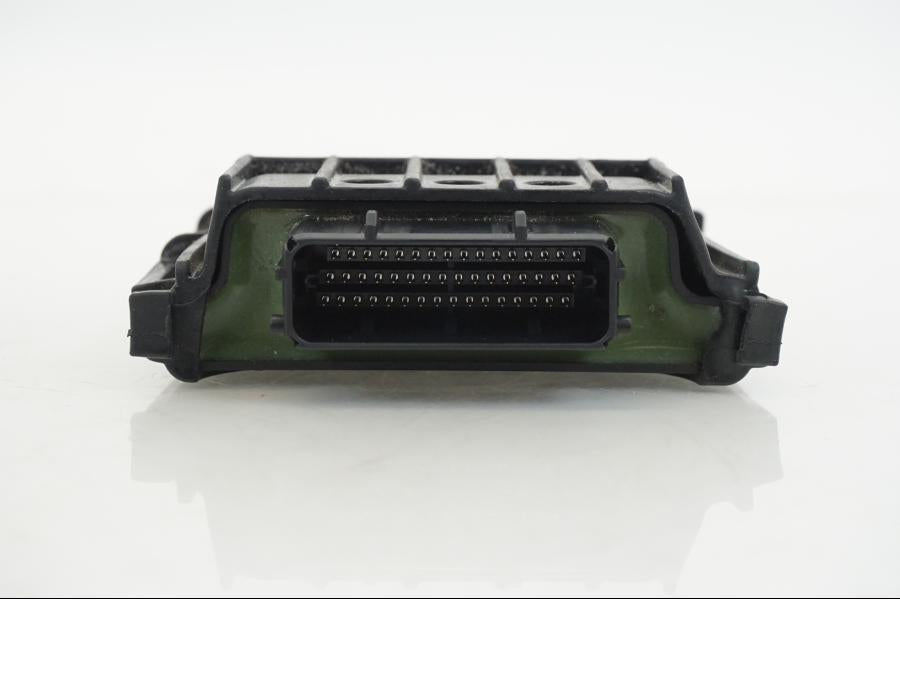 Snett nerifrån på CDI / ECU från en Ducati Streetfighter V4 -2020 motorcykel.