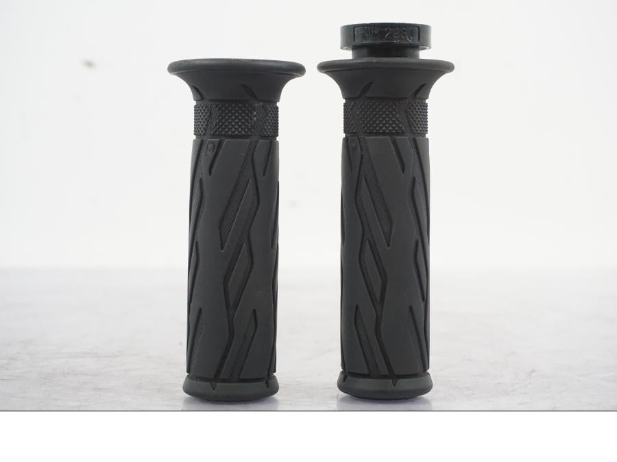 Framsidan på Handtag från en Suzuki GSF 1250 -2010 motorcykel.