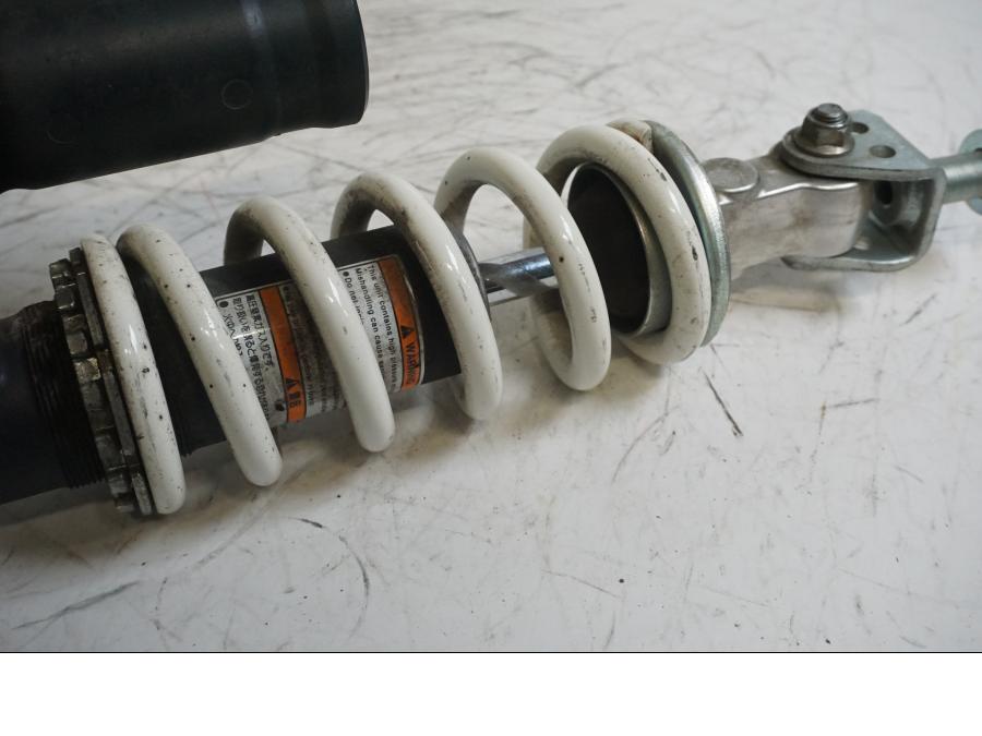 Vänster sida på Stötdämpare från en Kawasaki ZX-10R -2012 motorcykel.