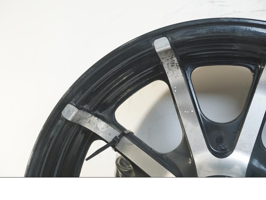 Extrabild4 på Fälg från en Indian Chieftain Dark Horse -2019 motorcykel.