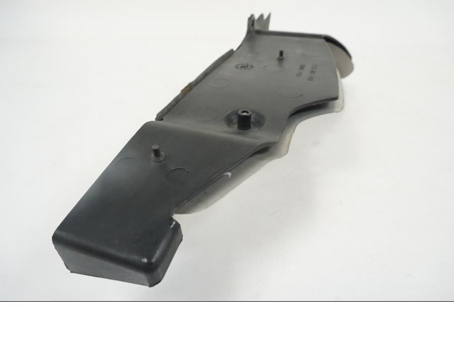 Vänster sida på Värmeskydd från en Honda XL 1000 V -2008 motorcykel.