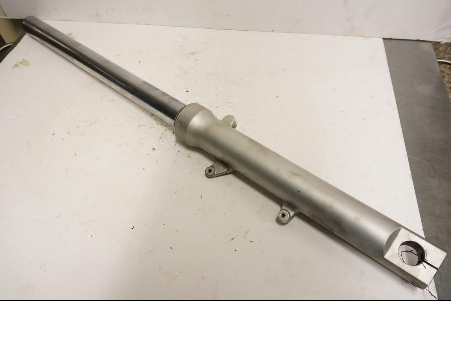 Framsidan på Gaffelben från en BMW F 650 CS -2002 motorcykel.