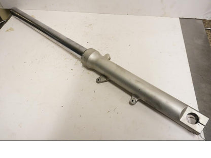 Framsidan på Gaffelben från en BMW F 650 CS -2002 motorcykel.