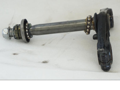 Snett uppifrån på Gaffelkrona från en Yamaha TDM 850 -1998 motorcykel.