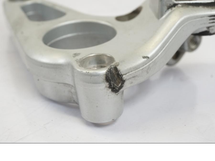 Höger sida på Fotpinnefäste från en BMW R 1150 RS -2003 motorcykel.