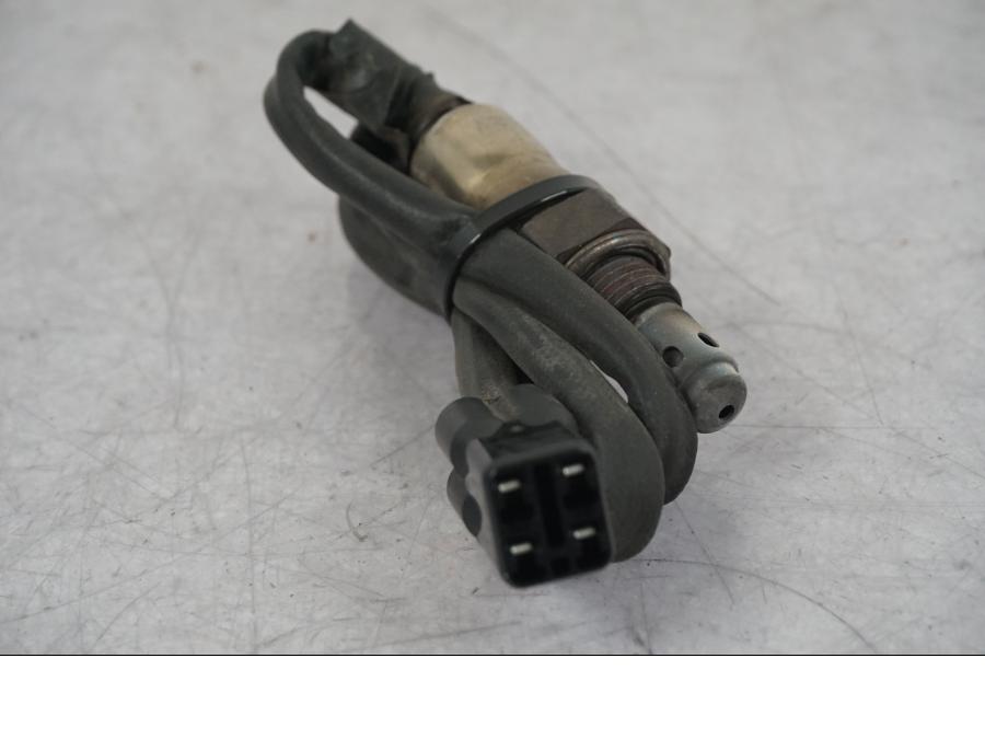 Vänster sida på Lambdasond från en KTM 1290 Super Adventure R -2018 motorcykel.