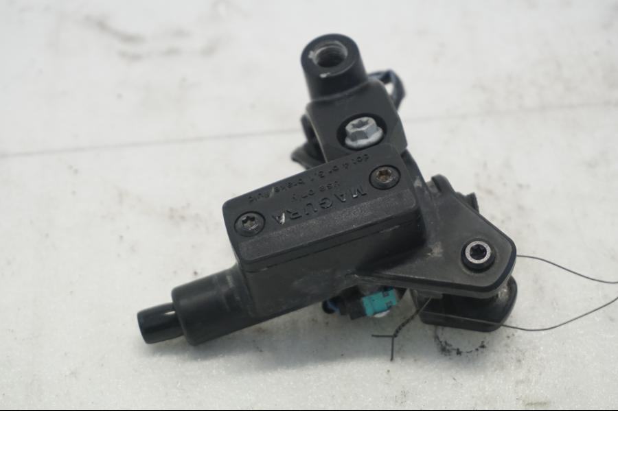 Framsidan på Kopplingshuvudcylinder från en KTM 690 SMCR -2016 motorcykel.