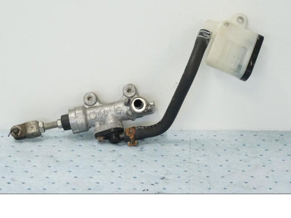 Höger sida på Bromshuvudcylinder från en Suzuki GSX-R 1000 -2008 motorcykel.