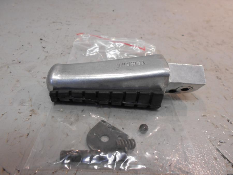 Baksidan på Fotpinne från en Yamaha XV 1100 -1996 motorcykel.