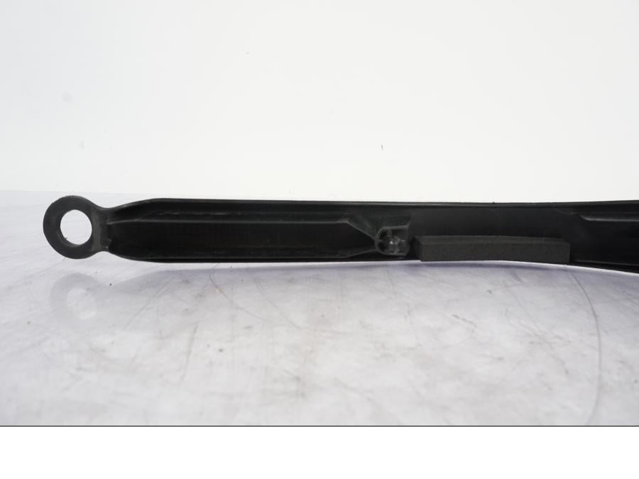 Snett uppifrån på Ramplast från en Kawasaki ER-6N -2012 motorcykel.