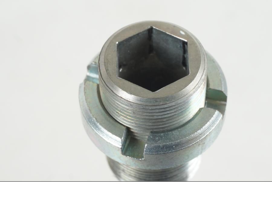 Snett uppifrån på Axel från en Suzuki GSX-R 1000 -2007 motorcykel.