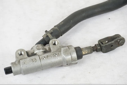 Baksidan på Bromshuvudcylinder från en Yamaha XVS 1100 -2000 motorcykel.