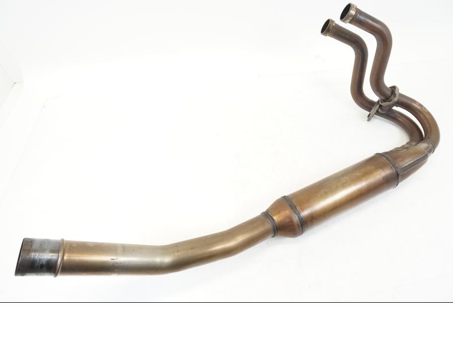 Framsidan på Grenrör från en Kawasaki NINJA 400 -2020 motorcykel.