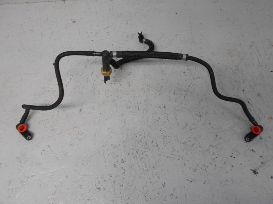 Baksidan på Bensinledning från en BMW R 1200 GSA -2018 motorcykel.