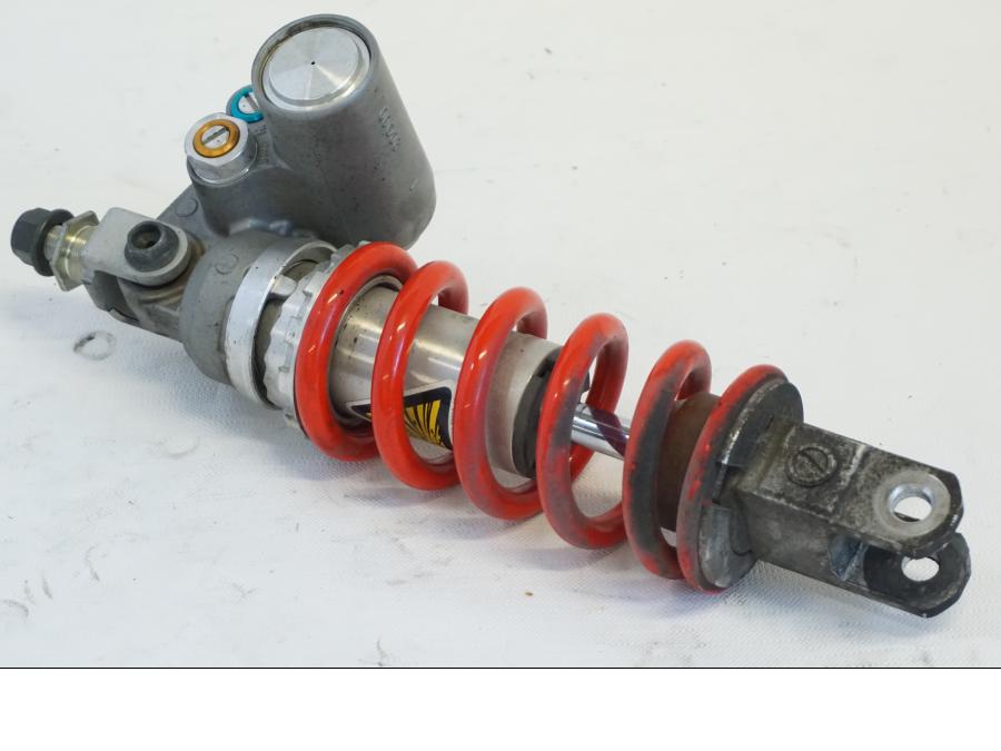 Baksidan på Stötdämpare från en Yamaha YZF R6 -2006 motorcykel.