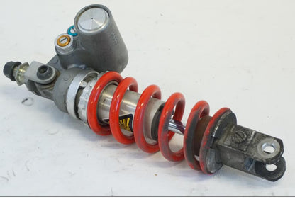 Baksidan på Stötdämpare från en Yamaha YZF R6 -2006 motorcykel.