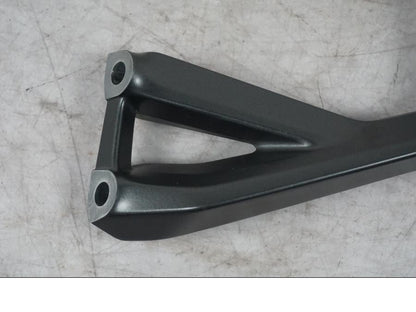 Baksidan på Fotpinnefäste från en Yamaha MT-09 -2024 motorcykel.