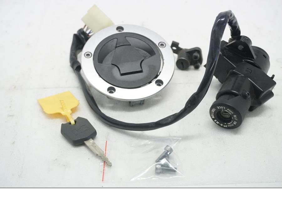 Framsidan på Låssats från en Kawasaki Versys 650 -2008 motorcykel.