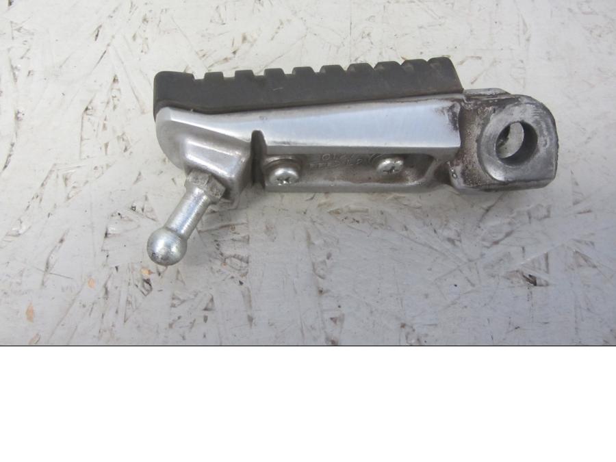 Baksidan på Fotpinne från en Kawasaki Z 1000 -2013 motorcykel.