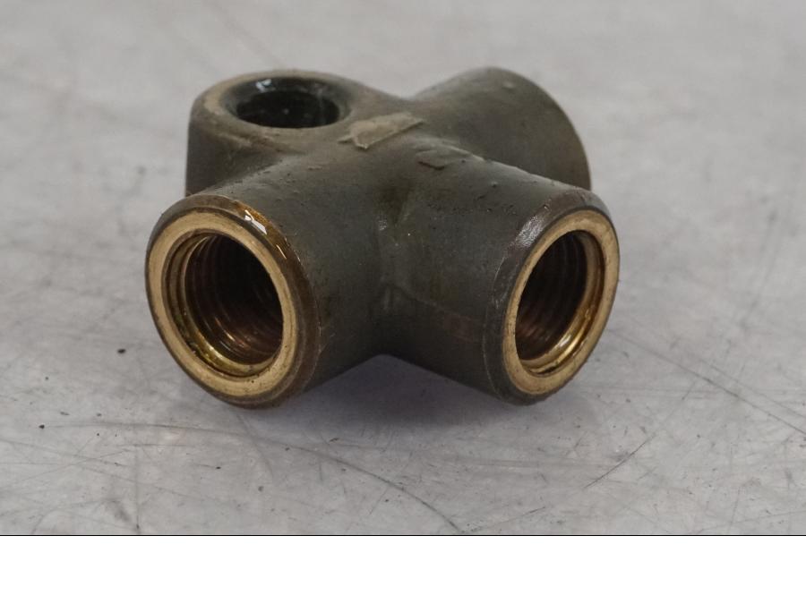 Höger sida på Bromsfördelare från en BMW R 1100 GS -1998 motorcykel.