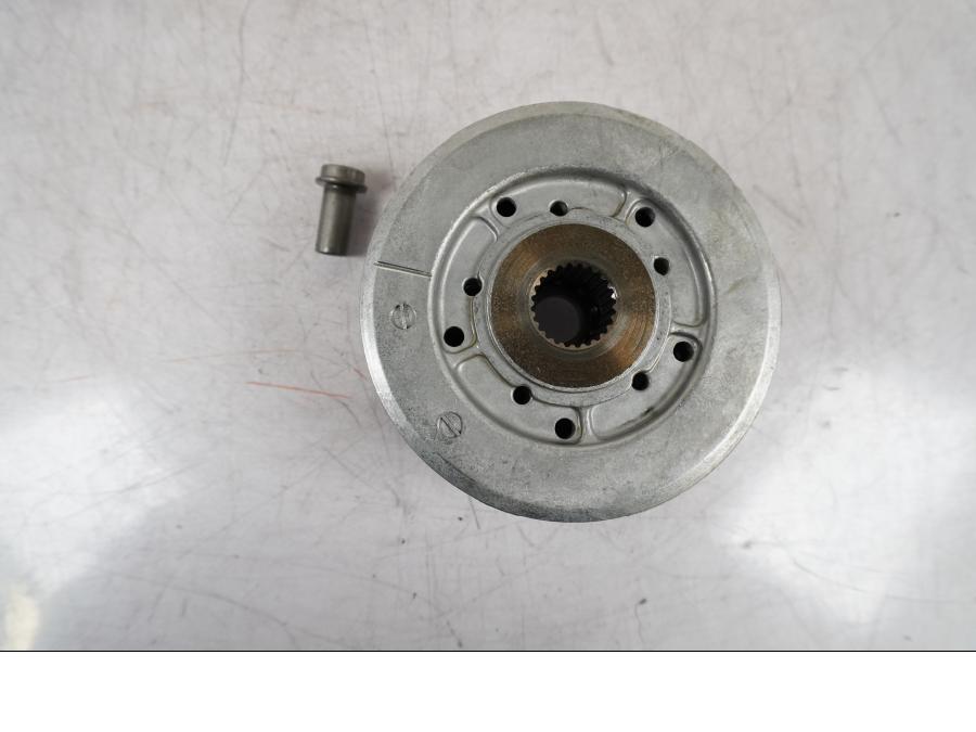 Framsidan på Kopplingskorg från en Honda VFR 800 -2005 motorcykel.