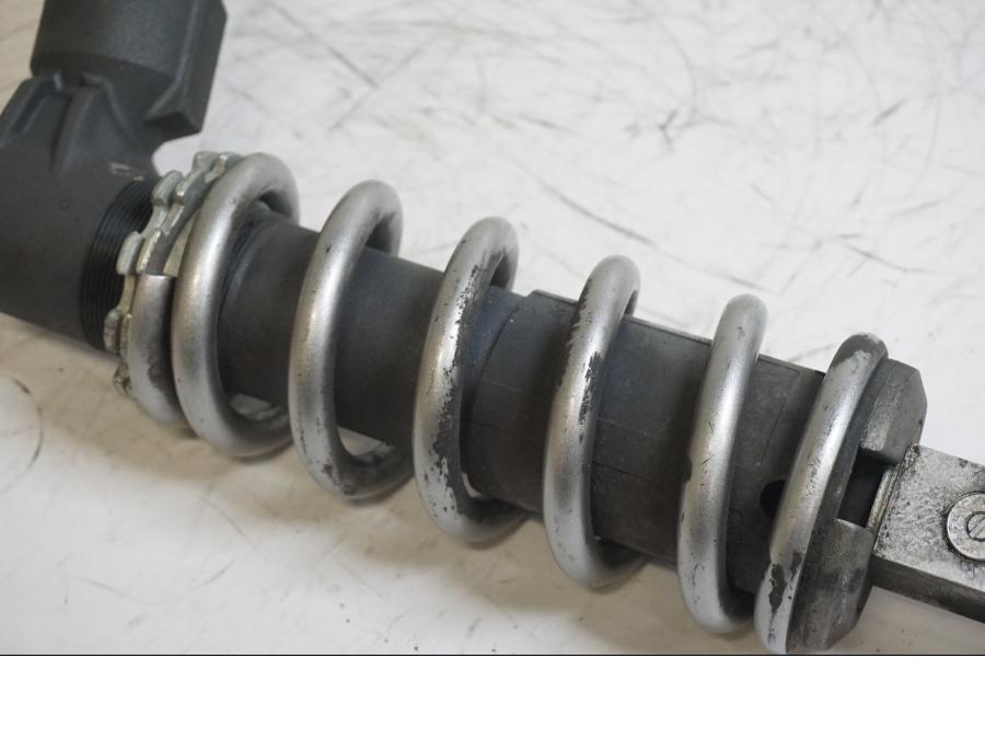 Höger sida på Stötdämpare från en Kawasaki Z 800 -2014 motorcykel.