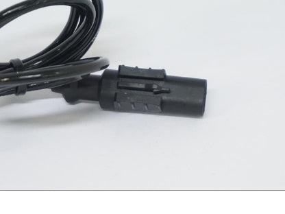 Vänster sida på ABS givare från en Ducati Desert X -2022 motorcykel.