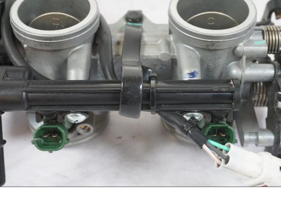 Extrabild3 på Spjällhus från en Kawasaki ER-6N -2016 motorcykel.