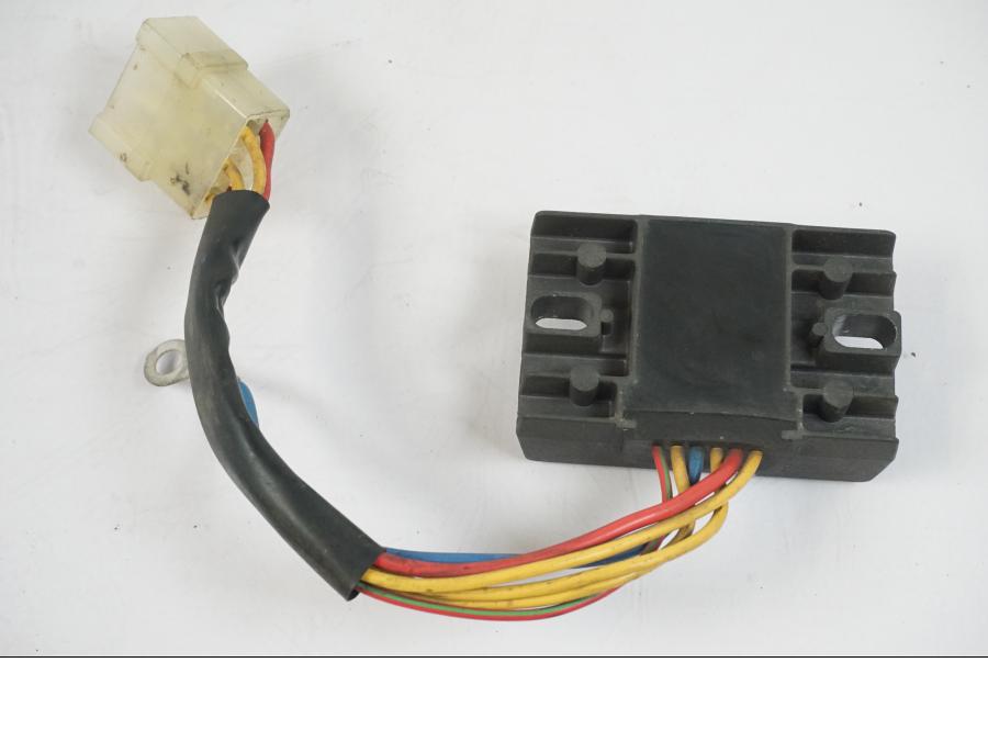 Snett uppifrån på Likriktare från en Aprilia RS 125 -2000 motorcykel.