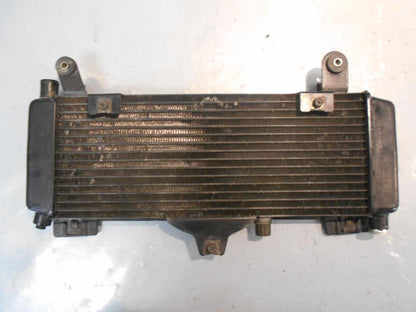 Baksidan på Vattenkyl från en Yamaha XTZ 750 -1994 motorcykel.