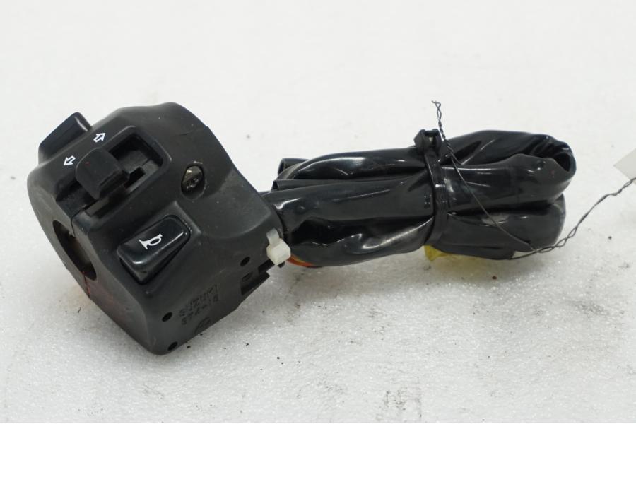 Framsidan på Styrelreglage från en Suzuki SV 1000 -2007 motorcykel.