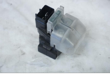 Baksidan på Startrelä från en Suzuki GSX-R 750 -2001 motorcykel.