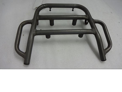 Framsidan på Pakethållare från en Suzuki DR 650 -1993 motorcykel.