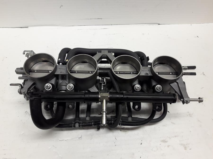 Framsidan på Spjällhus från en Suzuki GSX-S 1000 -2018 motorcykel.