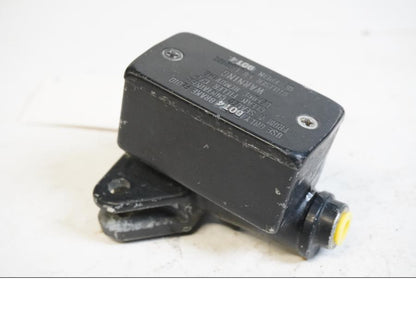 Baksidan på Bromshuvudcylinder från en Suzuki GSX 600 F -1988 motorcykel.