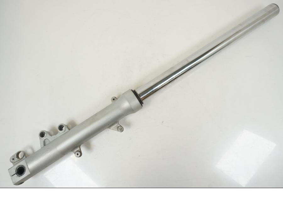 Framsidan på Gaffelben från en BMW F 650 CS -2002 motorcykel.